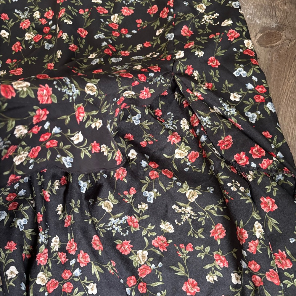 WHIMSICAL FLORAL SLITTED MIDI SKIRT - Picture 3 of 7